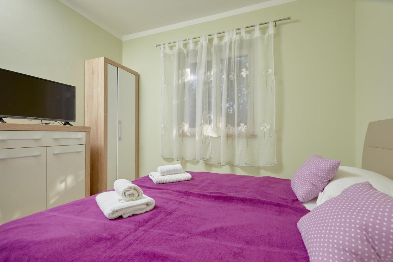 Apartments Nika Turanj Exterior photo