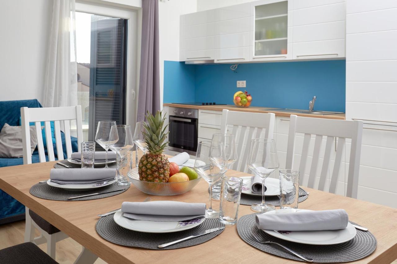 Apartments Nika Turanj Exterior photo